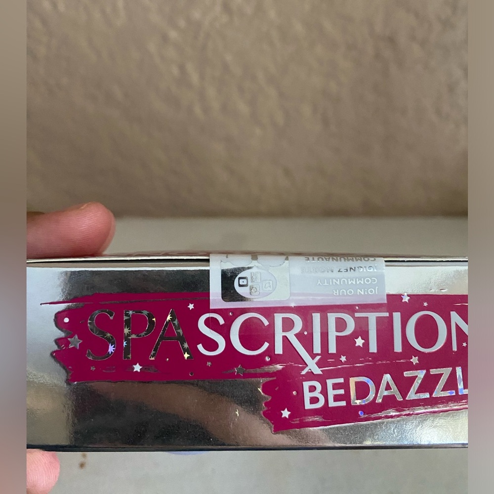 SpaScriptions BeDazzled- Firming & Pore Refining Glitter Peel-Off Masks - Picture 5 of 6
